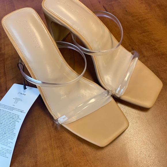 Sandals - Picture 1 of 6